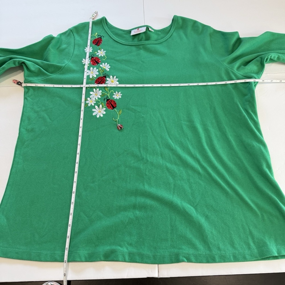 Quacker Factory Green Floral Embroidery Ladybug Dangle Knit Top Size 2X - Picture 9 of 12